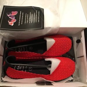 Shoes Size 7 Flats Red Woven Stretch MFoam NWB